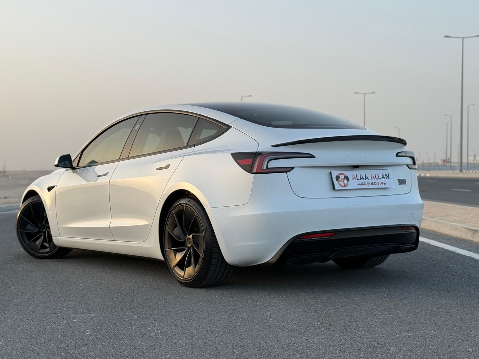 Tesla Model 3  2024 - Image 4