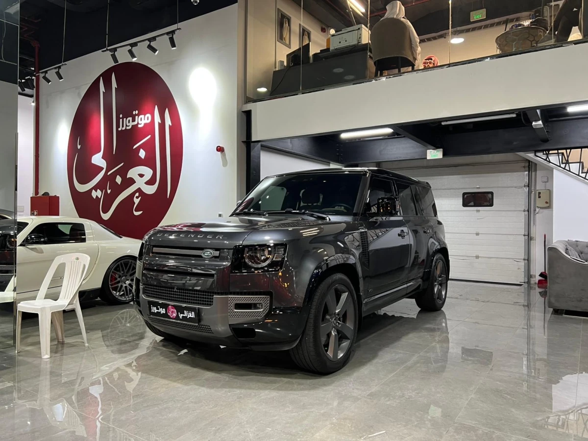 Land Rover Defender 2025