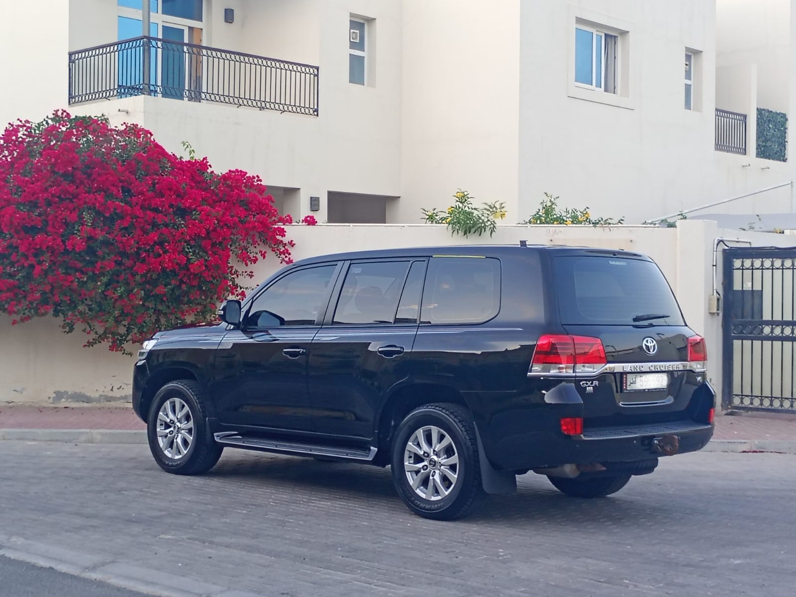 Toyota Land Cruiser GXR v6 2020 - Image 3