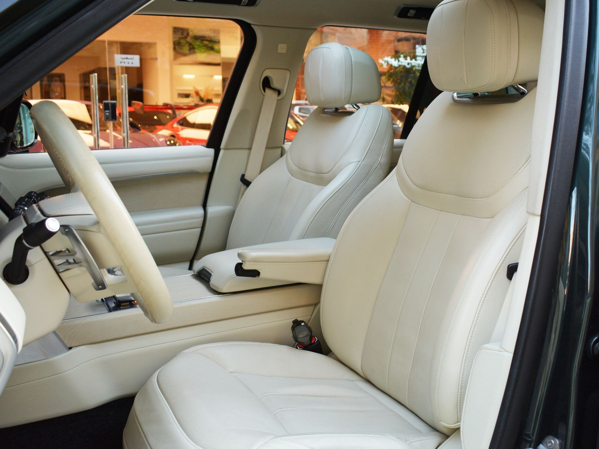 Land Rover Range Rover HSE 2023 - Image 2