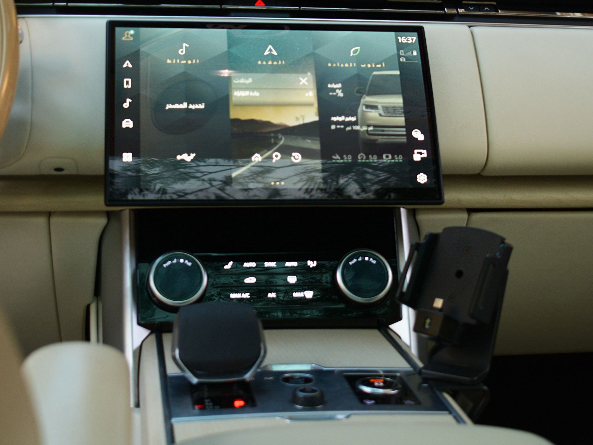 Land Rover Range Rover HSE 2023 - Image 3