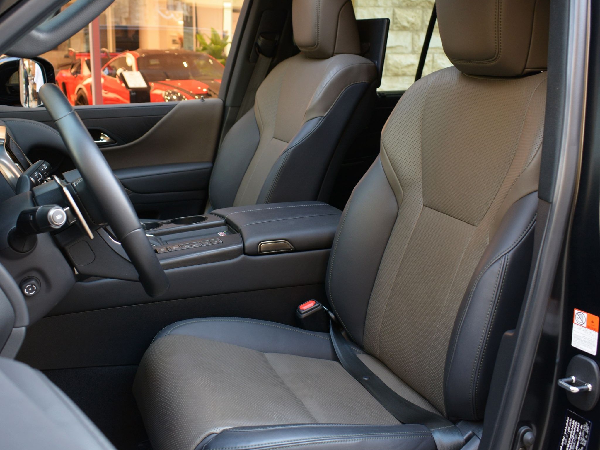 Lexus LX 600 OVERTRAIL 2025 - Image 2