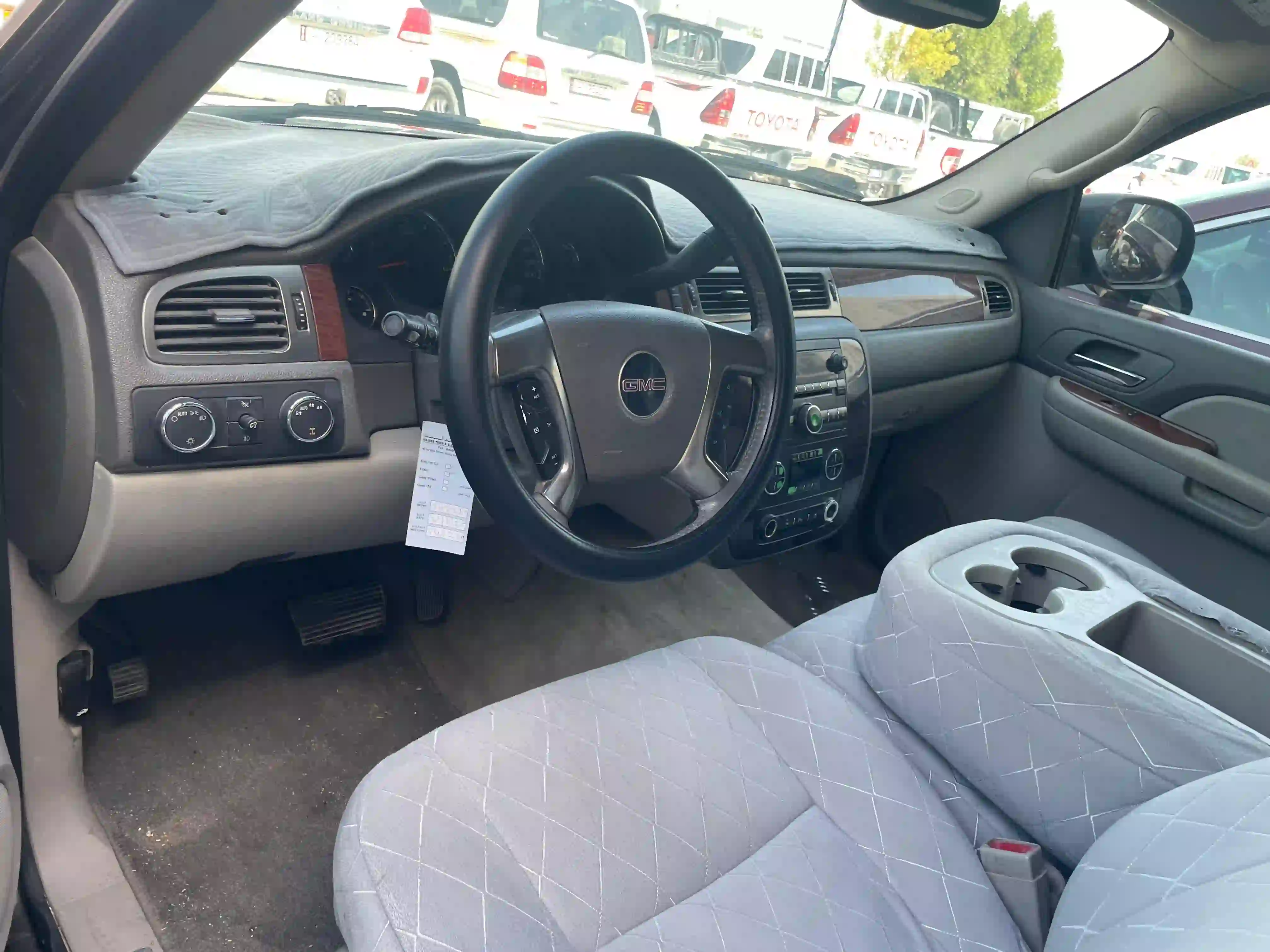 GMC Yukon 2007 - Image 2