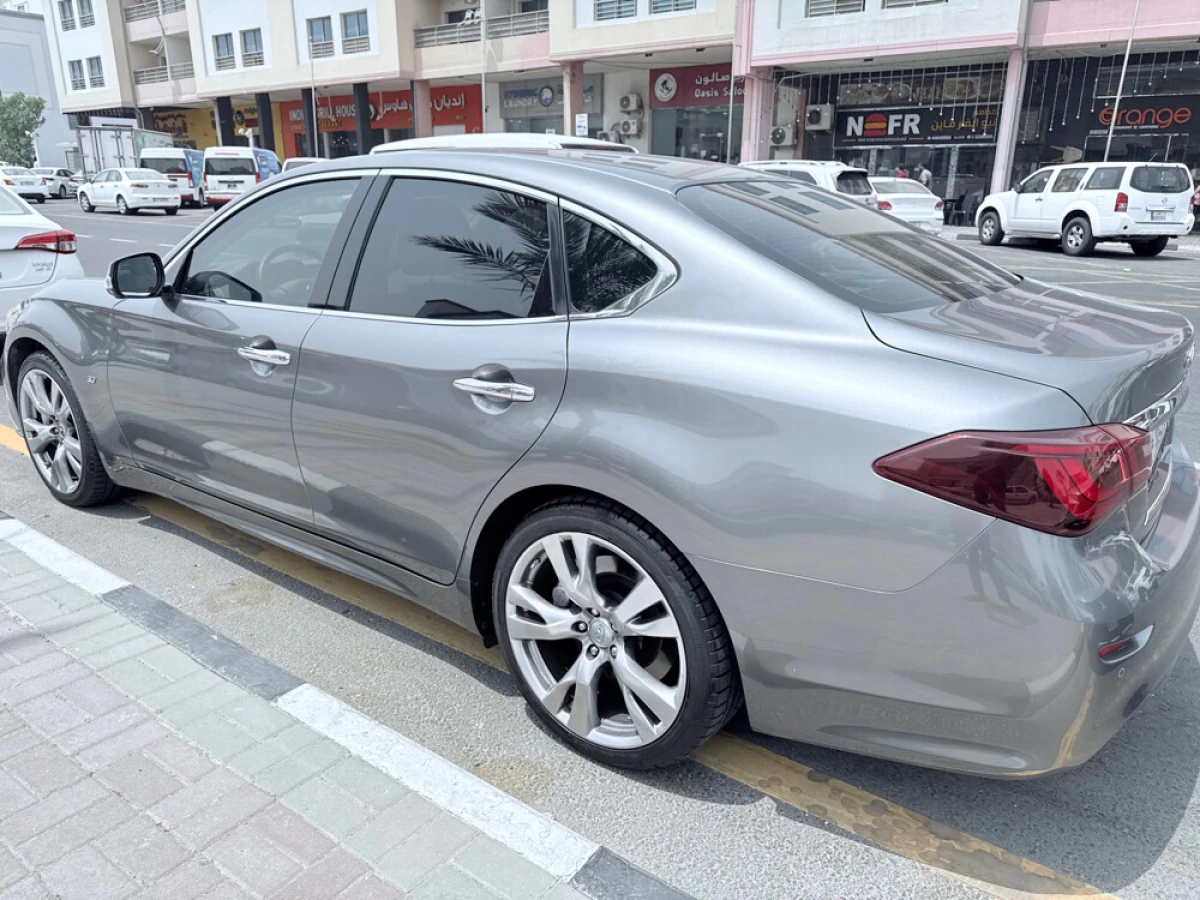 Infiniti Q70 2016