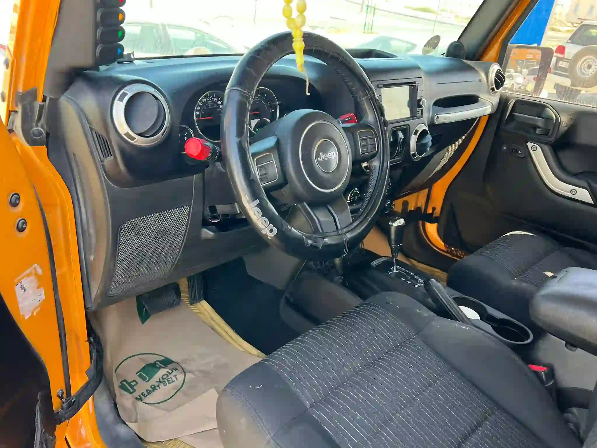 Jeep Wrangler Unlimited Sahara 2012 - Image 2
