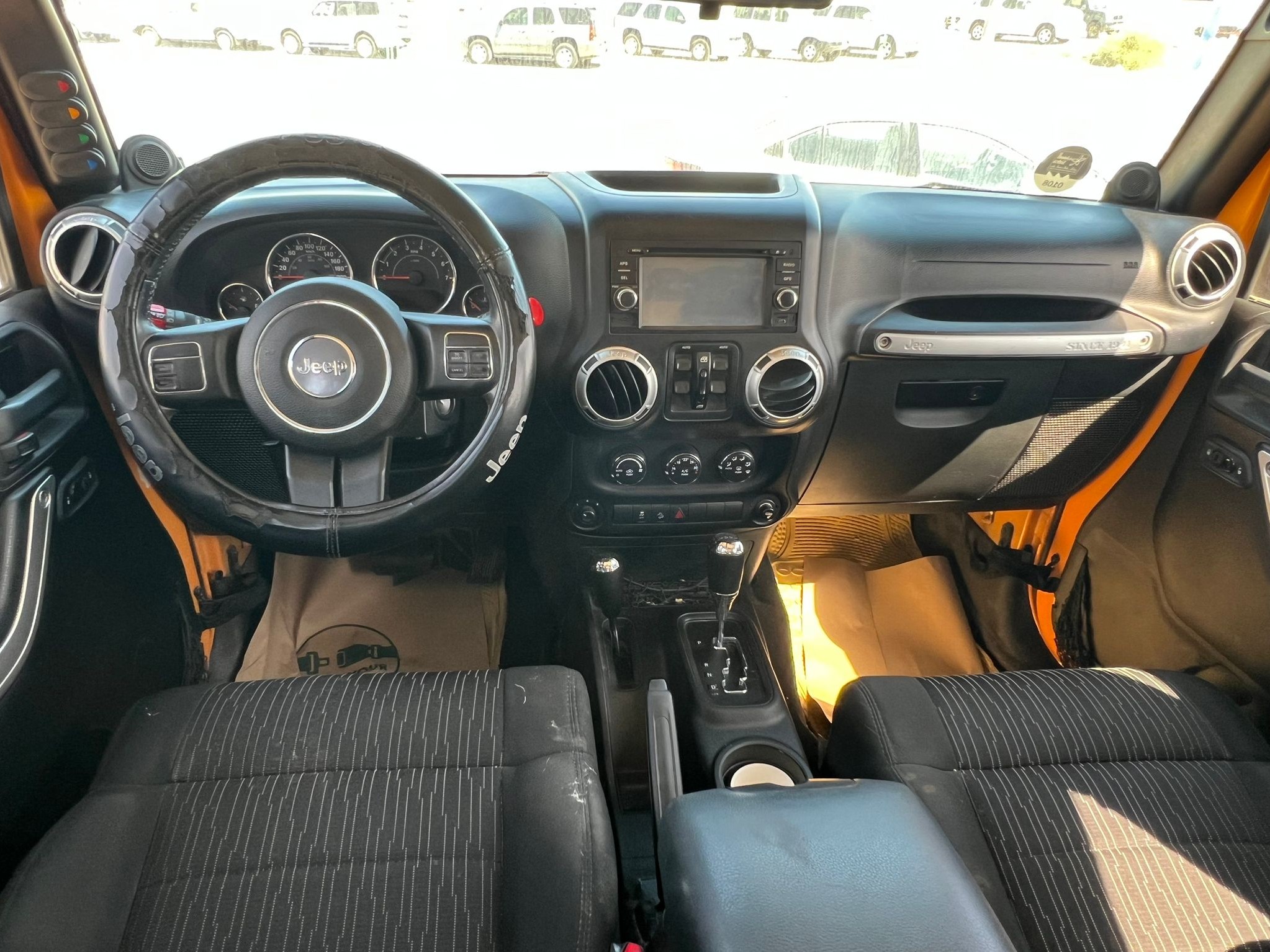 Jeep Wrangler Unlimited Sahara 2012 - Image 4
