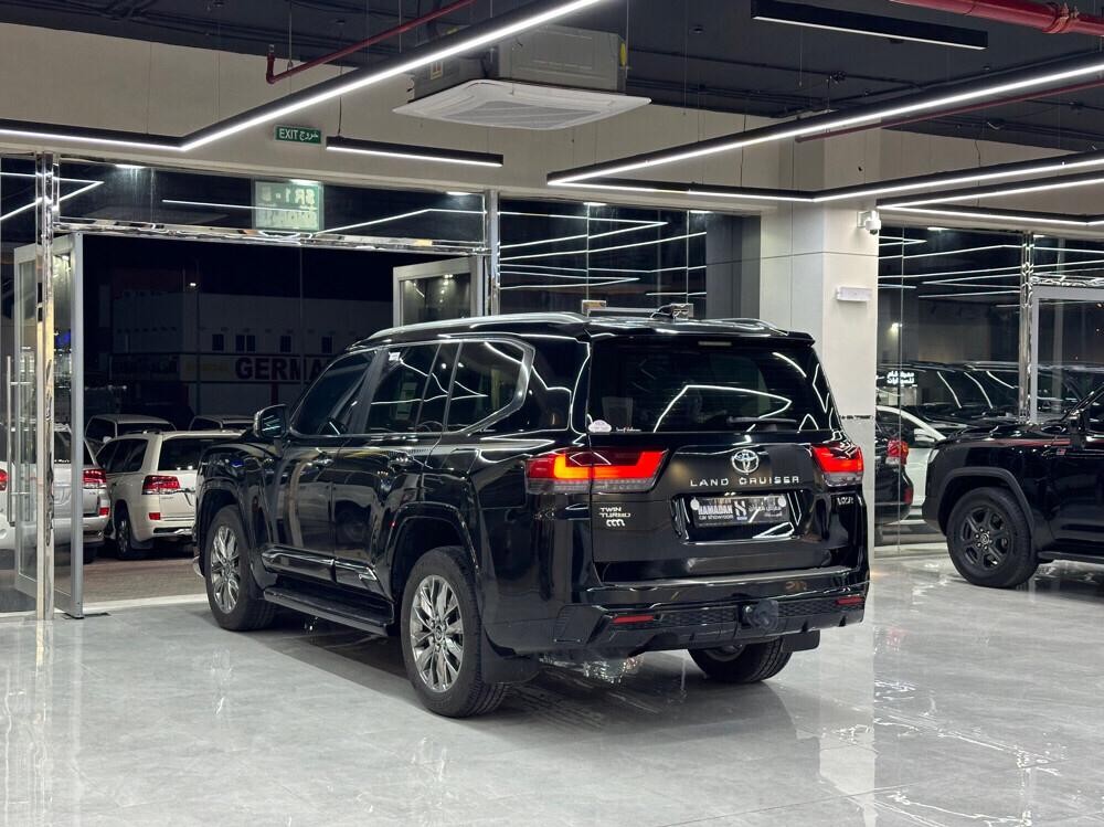 Toyota Land Cruiser VXR Limited 2025 - Image 3