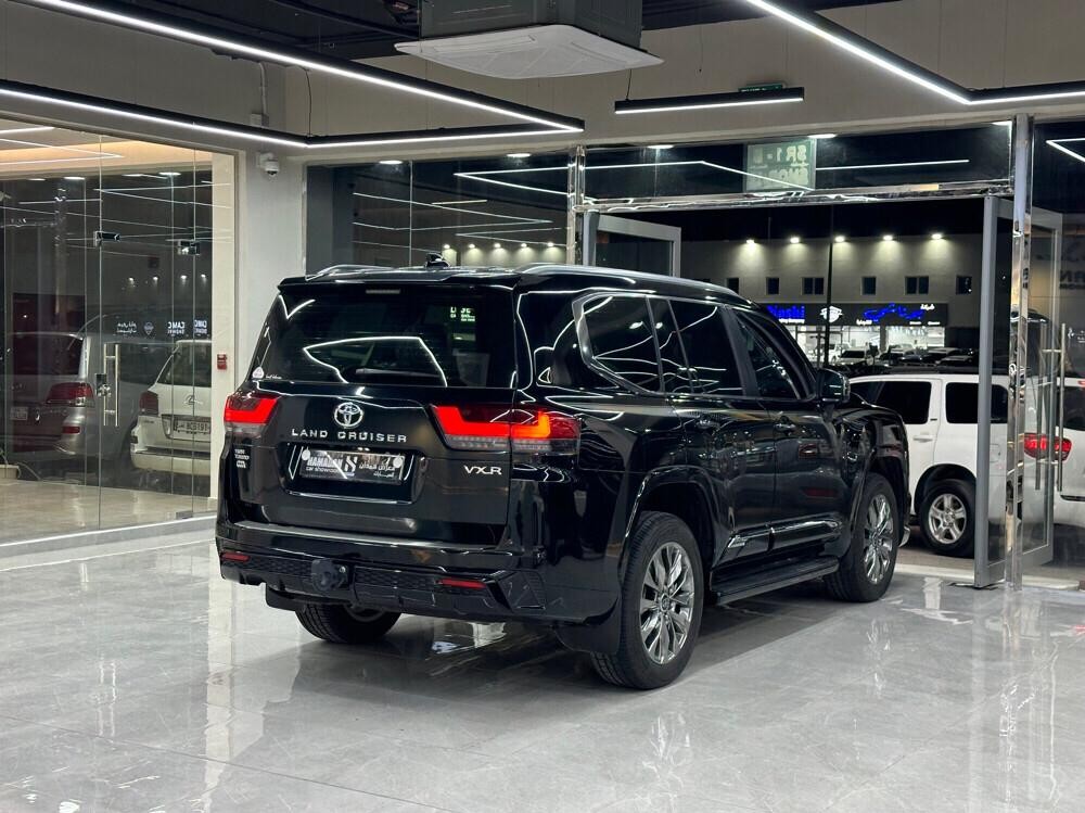 Toyota Land Cruiser VXR Limited 2025 - Image 4