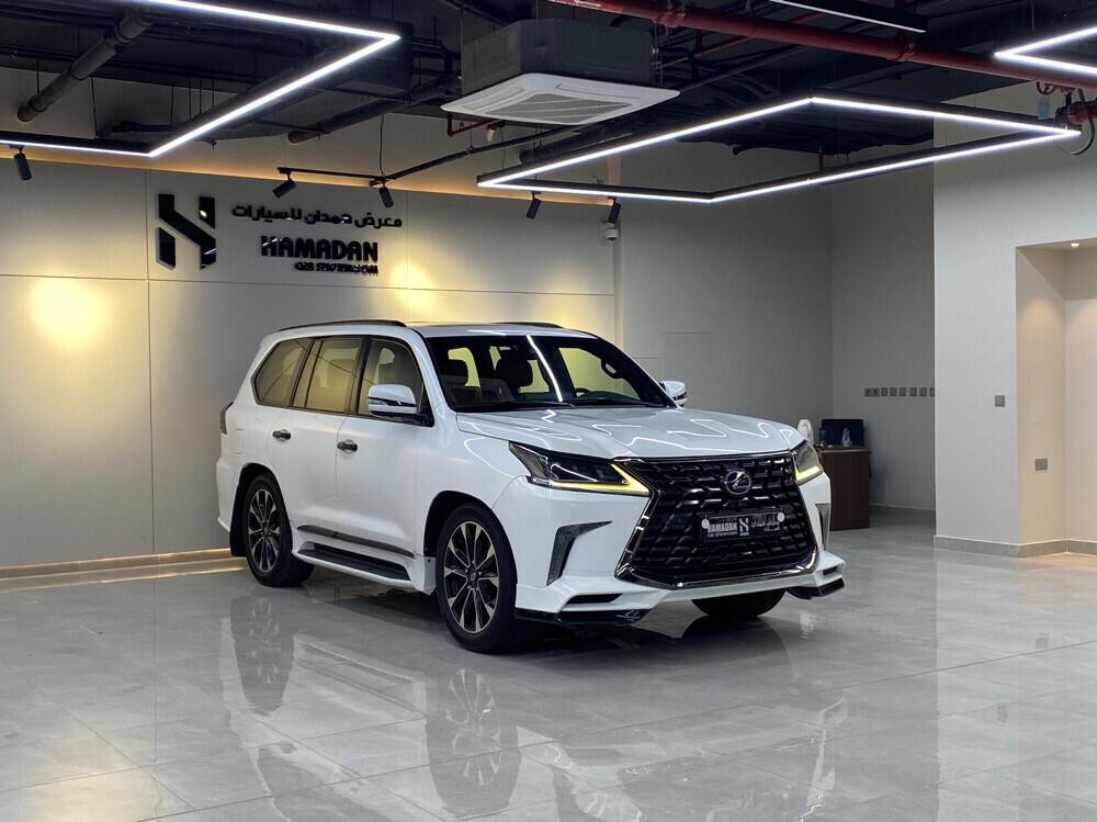 Lexus LX 570 S 2016 - Image 2