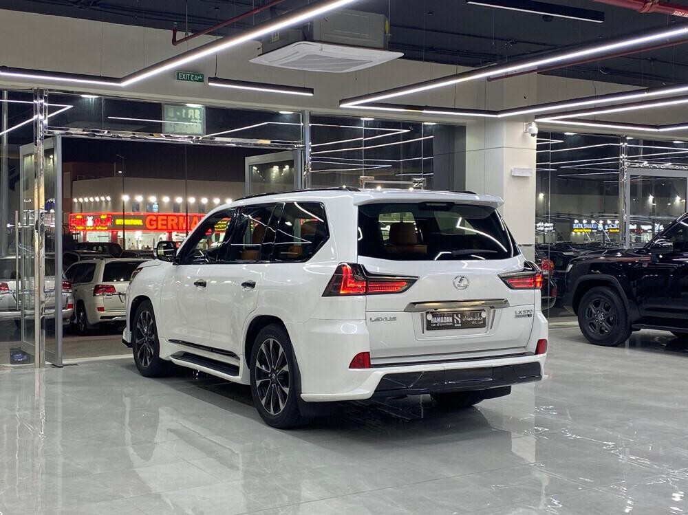 Lexus LX 570 S 2016 - Image 3