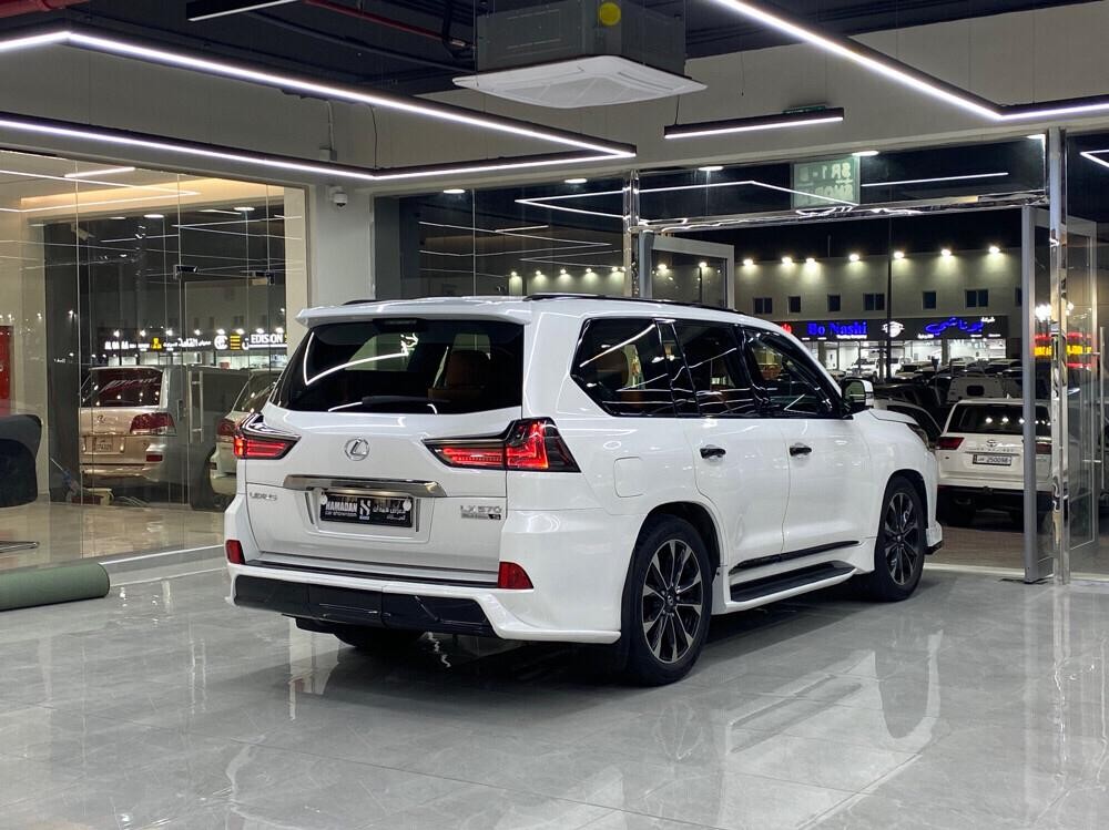 Lexus LX 570 S 2016 - Image 4