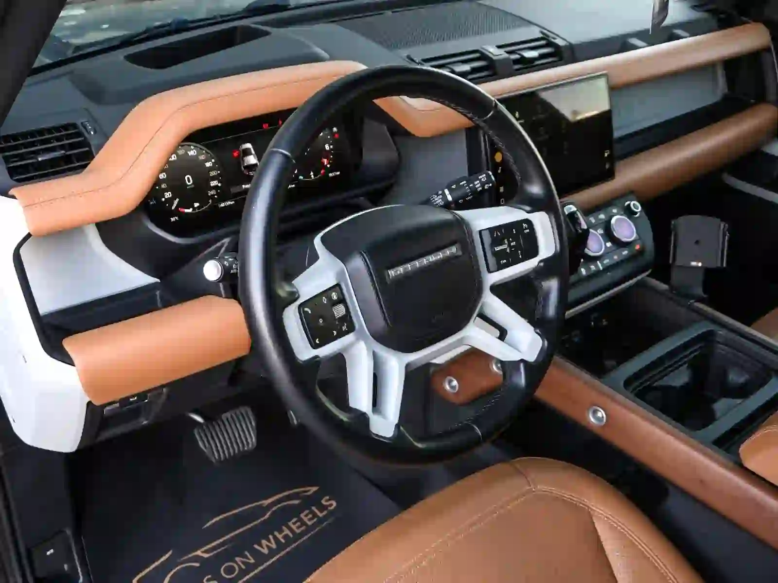 Land Rover Defender 110 HSE 2024 - Image 3