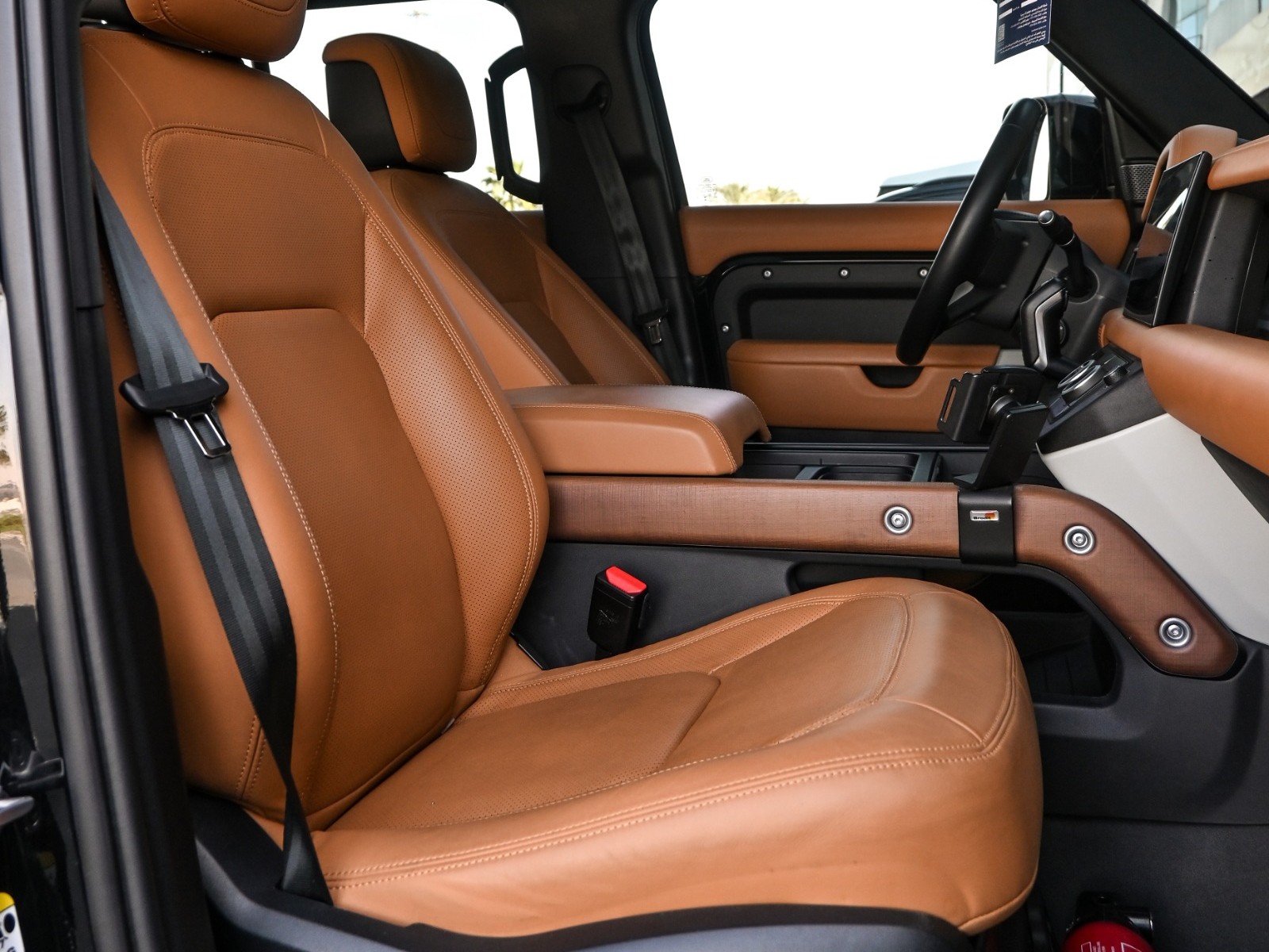 Land Rover Defender 110 HSE 2024 - Image 4