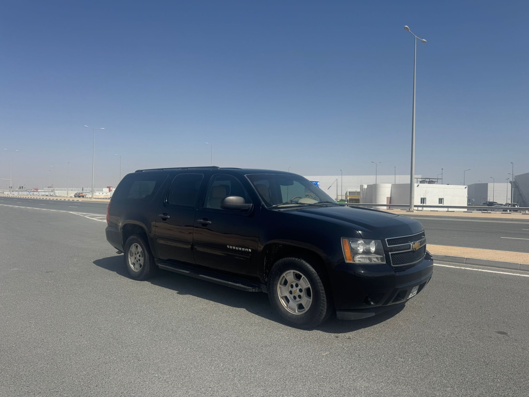 Chevrolet Suburban LS 2012 - Image 2