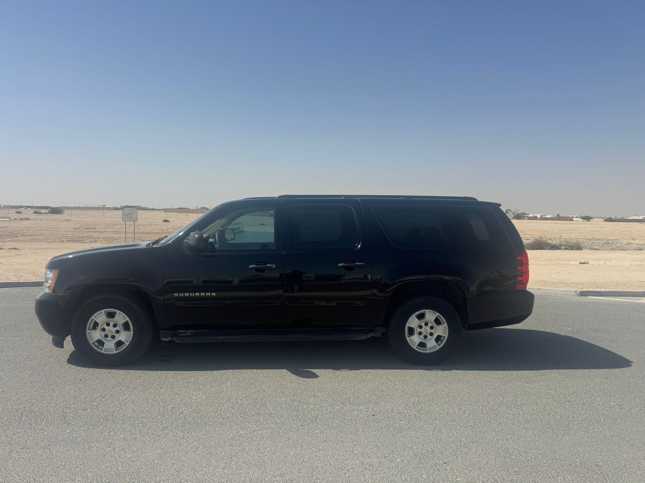 Chevrolet Suburban LS 2012 - Image 4
