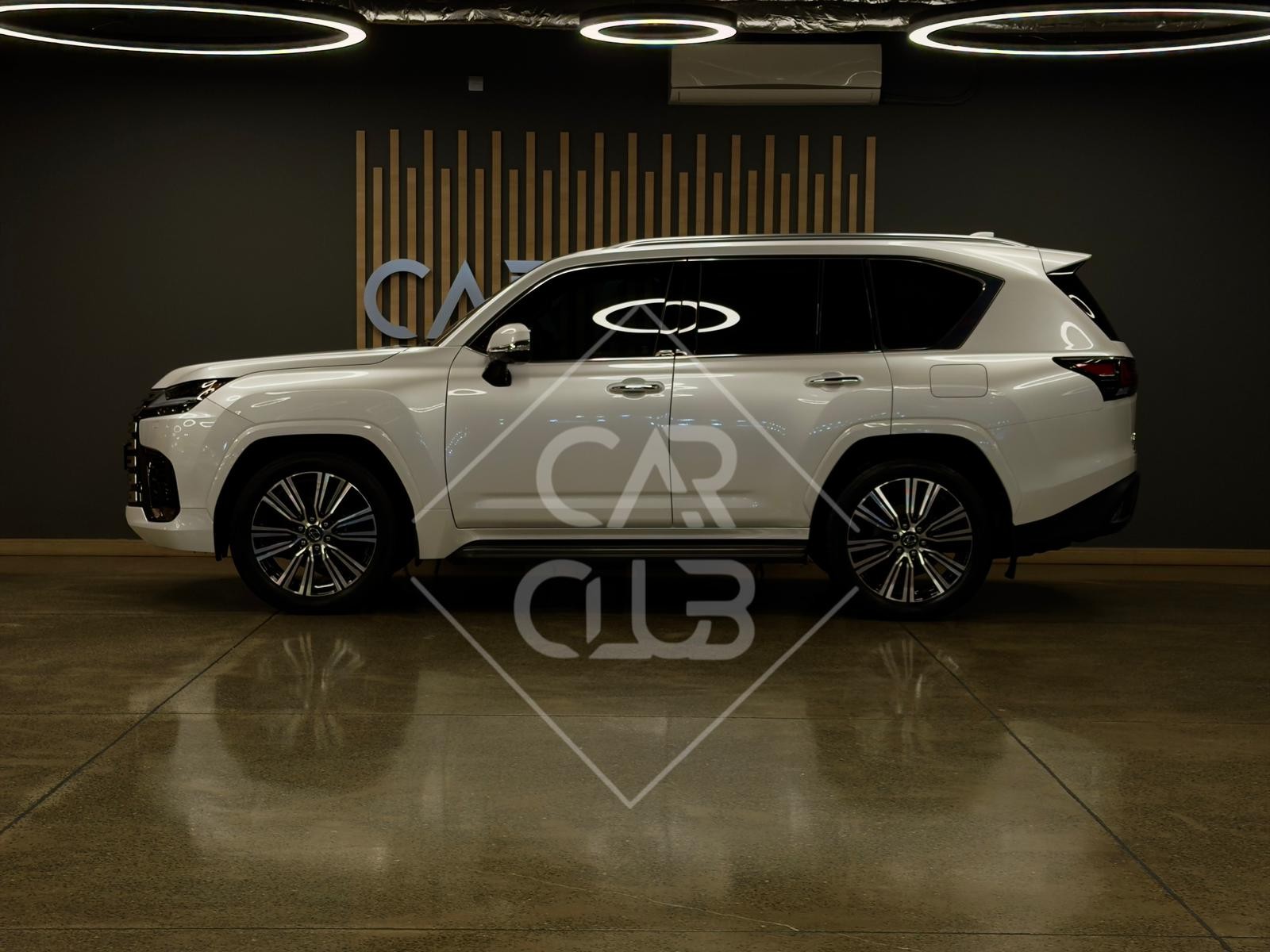 Lexus LX 600 Luxury  2025 - Image 3