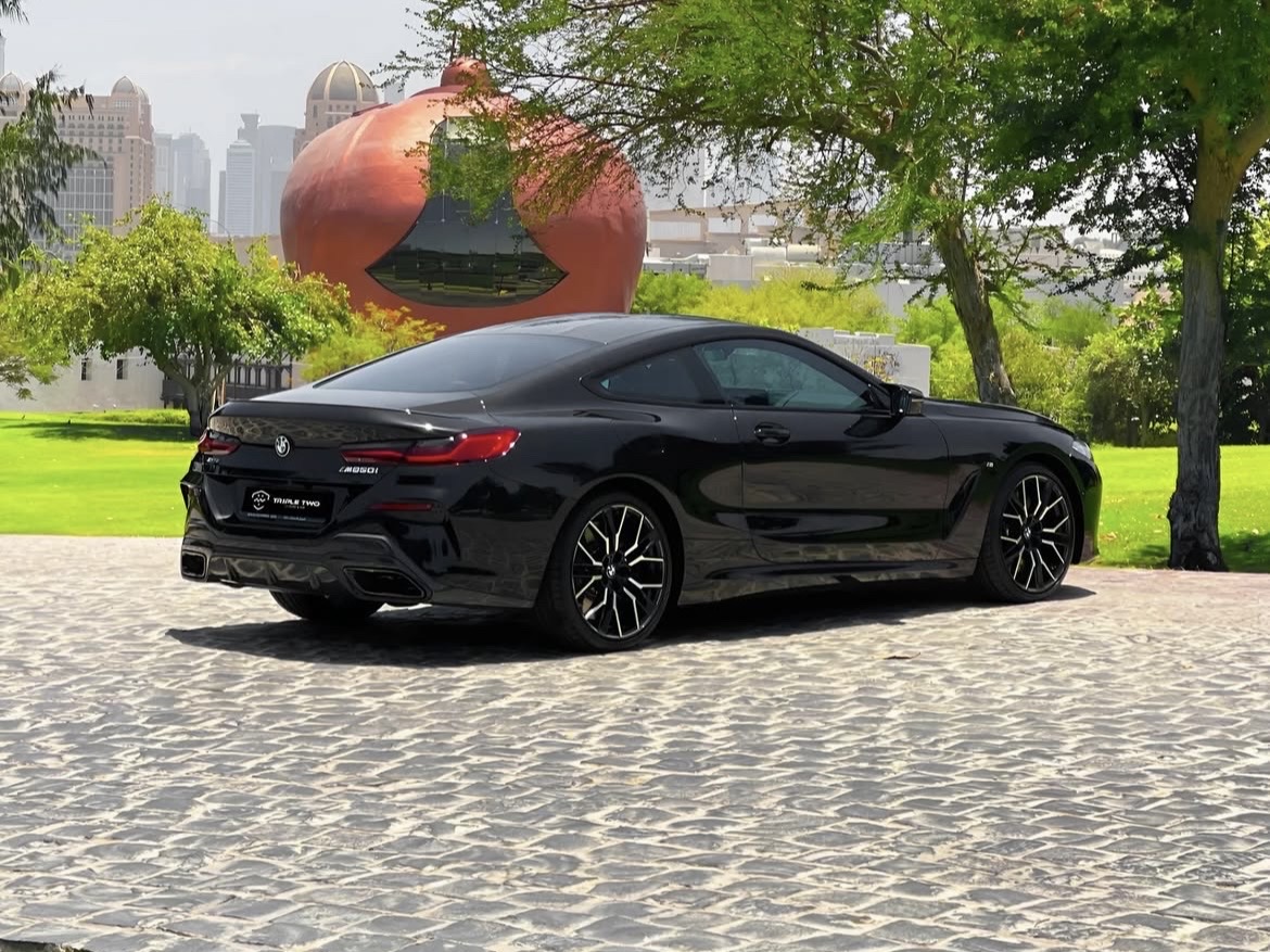 BMW M-Series 850i - Image 2