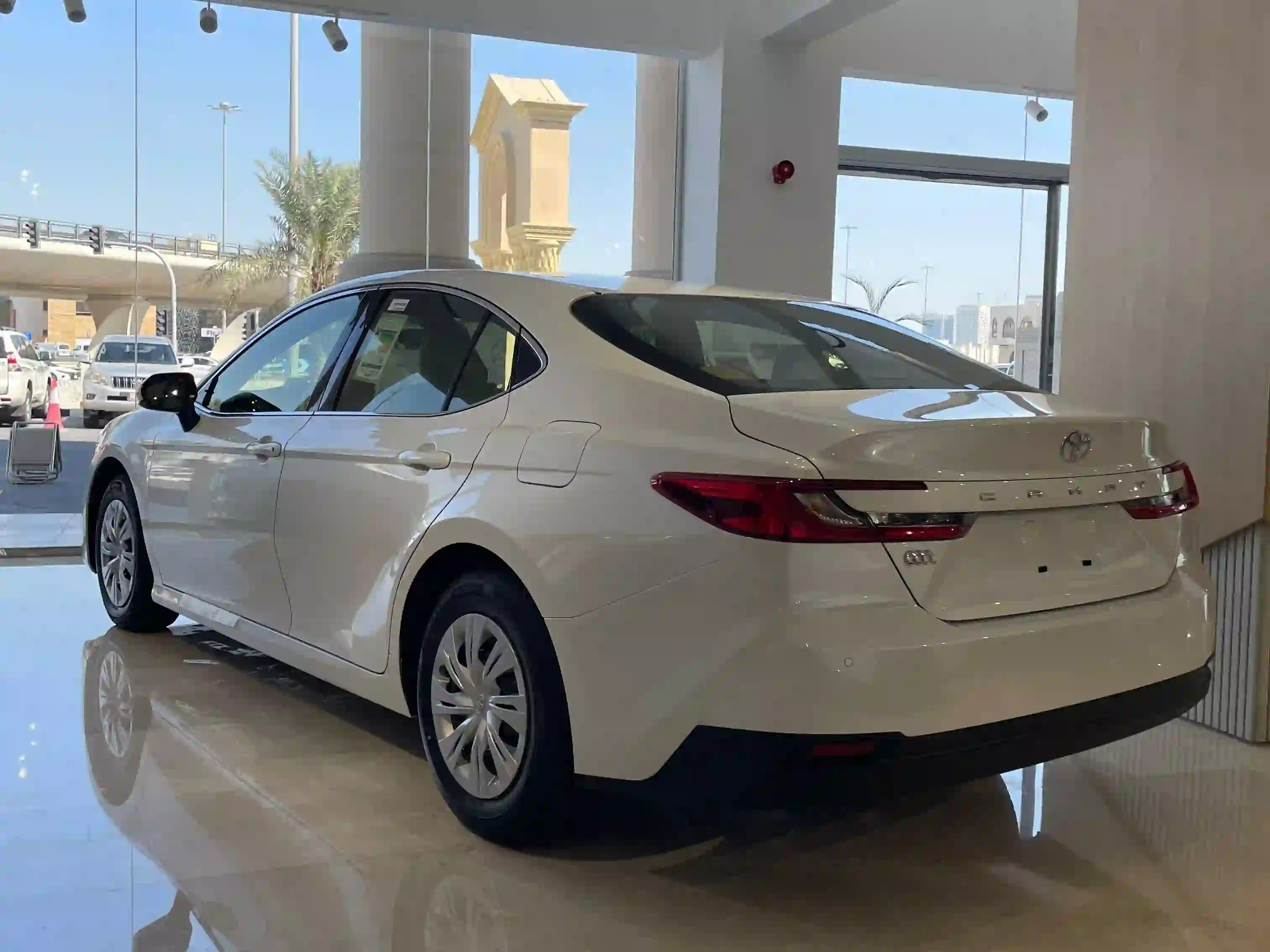 Toyota Camry LE 2026 - Image 2