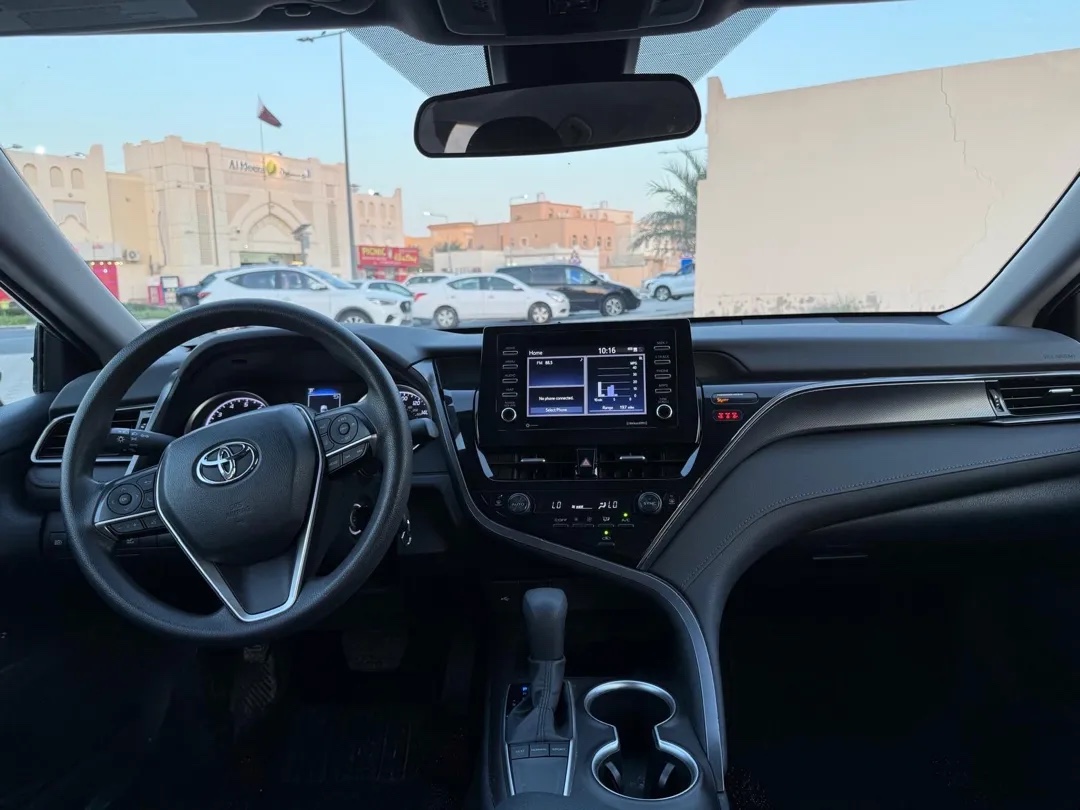 Toyota Camry LE 2023 - Image 4