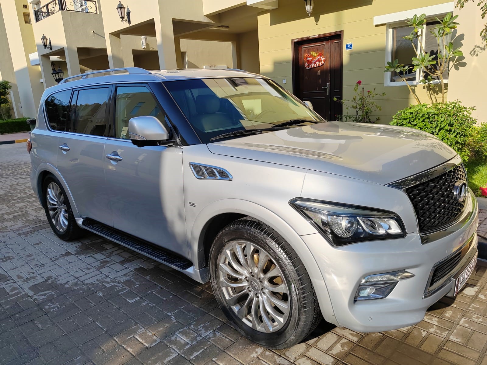 Infiniti QX 80 2015 - Image 2