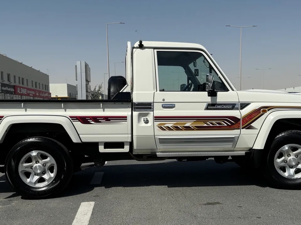 Toyota LX  2022