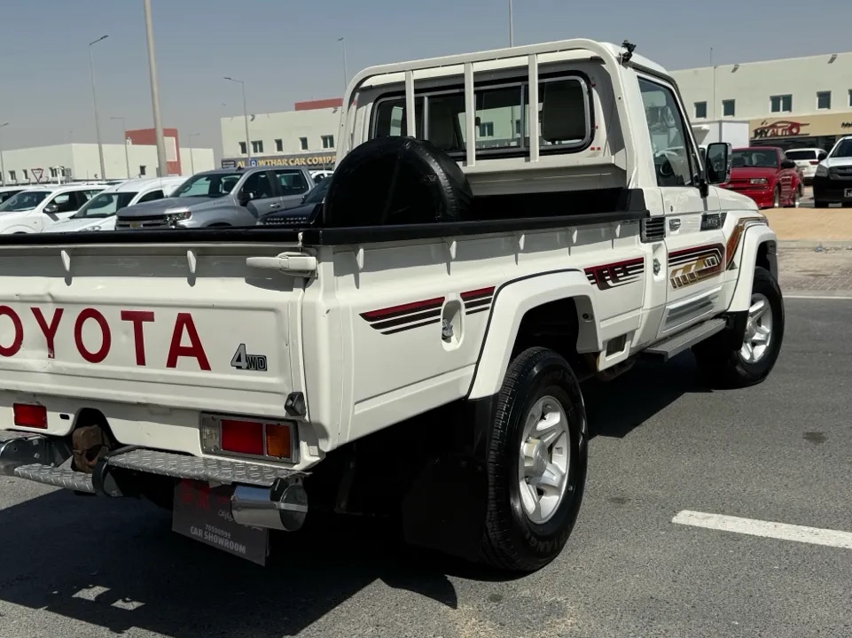 Toyota LX  2022 - Image 2