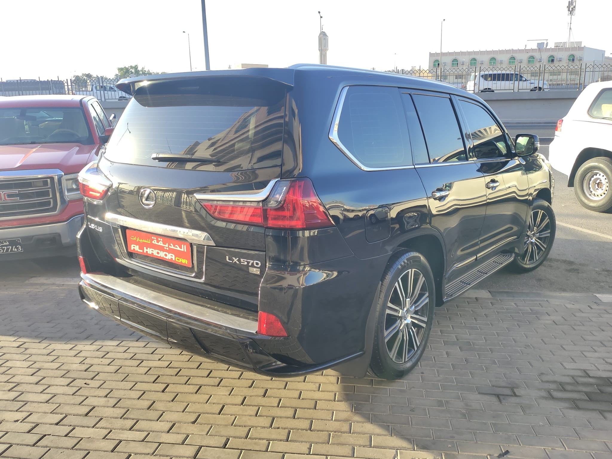 Lexus LX 570 S 2018 - Image 4