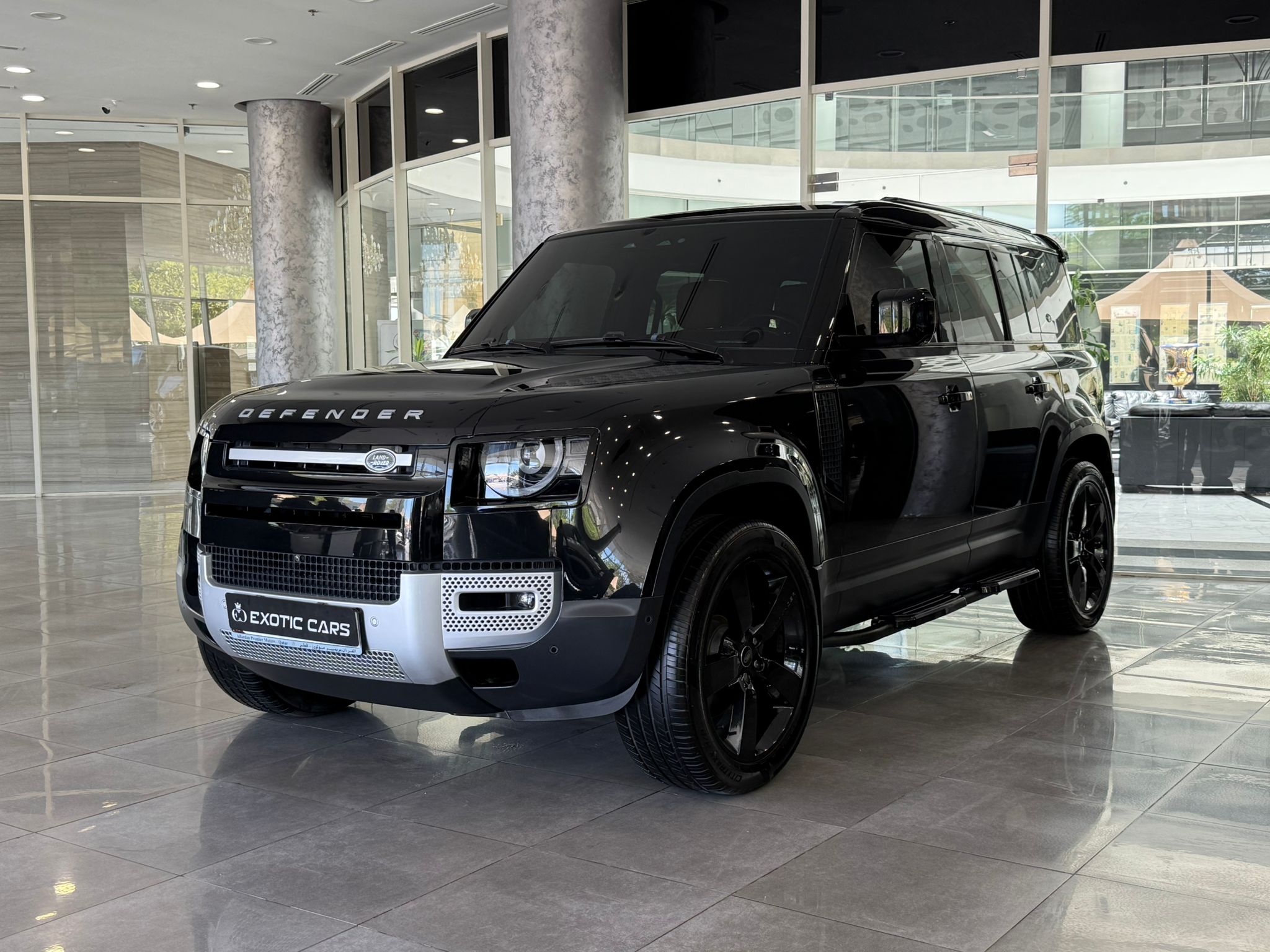 لاند روفر Defender - Image 1