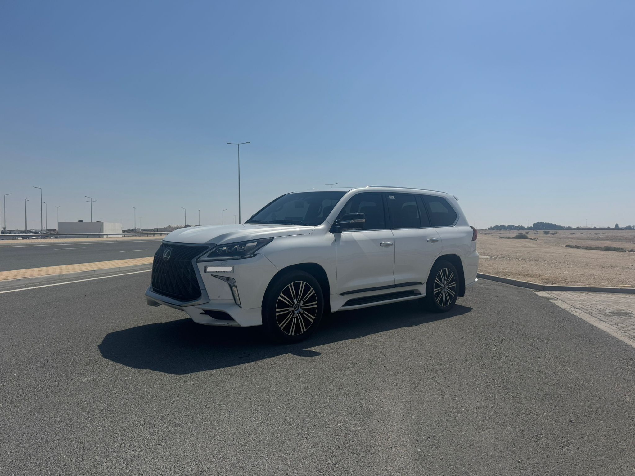 Lexus LX 570 S 2016 - Image 2