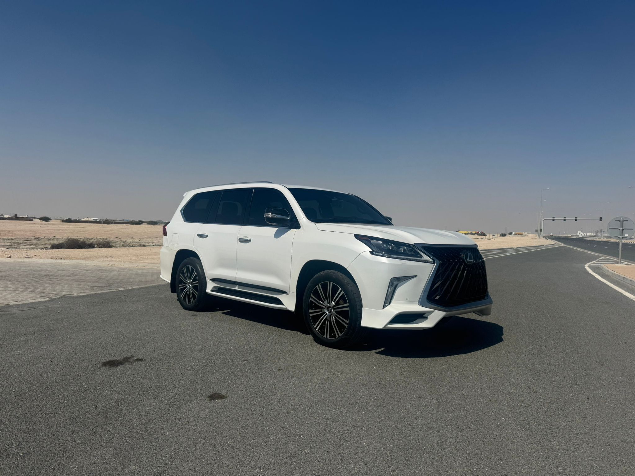 Lexus LX 570 S 2016 - Image 3