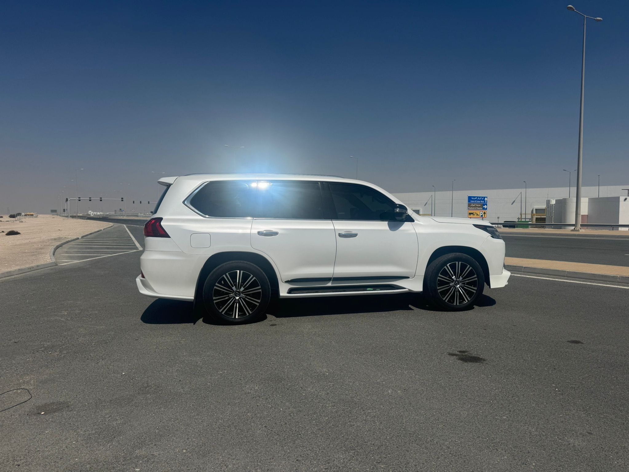 Lexus LX 570 S 2016 - Image 4