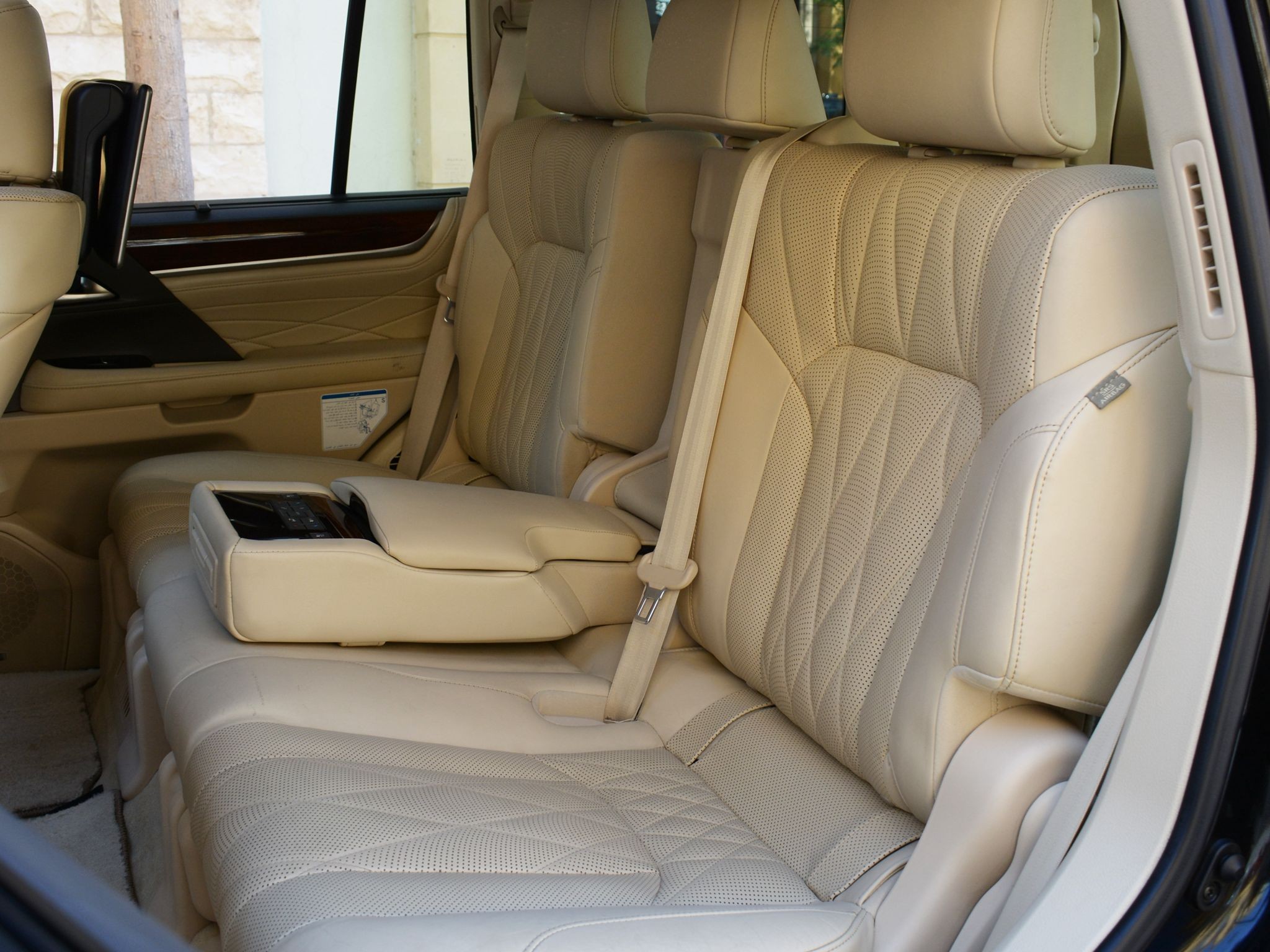 Lexus LX 570 2019 - Image 2
