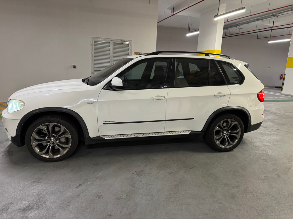 BMW X-Series X5 M50i 2012 - Image 2