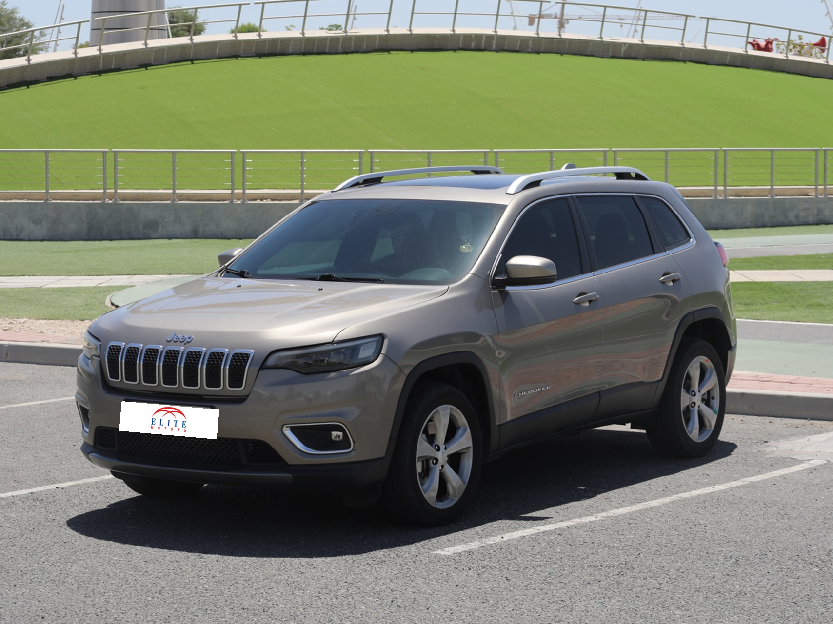 Jeep Cherokee Limited — photo 9 for sale in Qatar