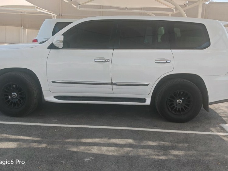 Lexus LX 570 2010 - Image 3