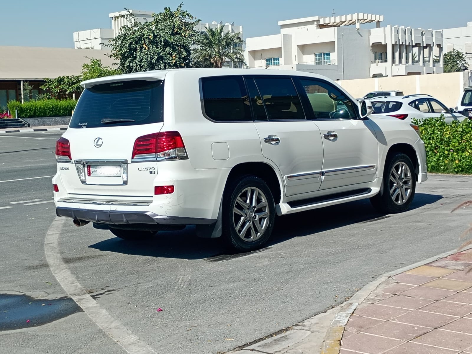 Lexus LX 570 S 2014 - Image 4