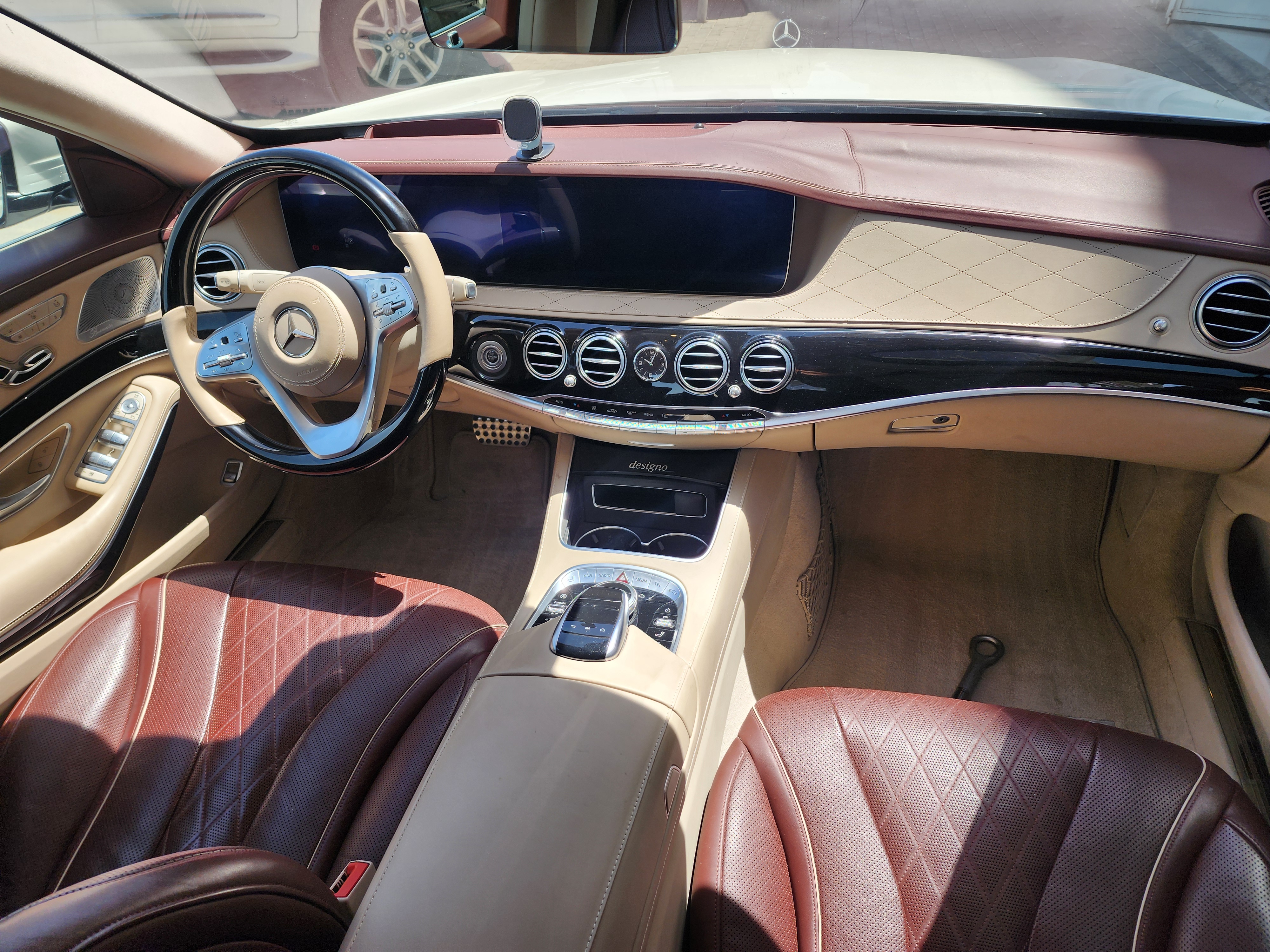 Mercedes-Benz S-Class Sedan 560 - Image 2