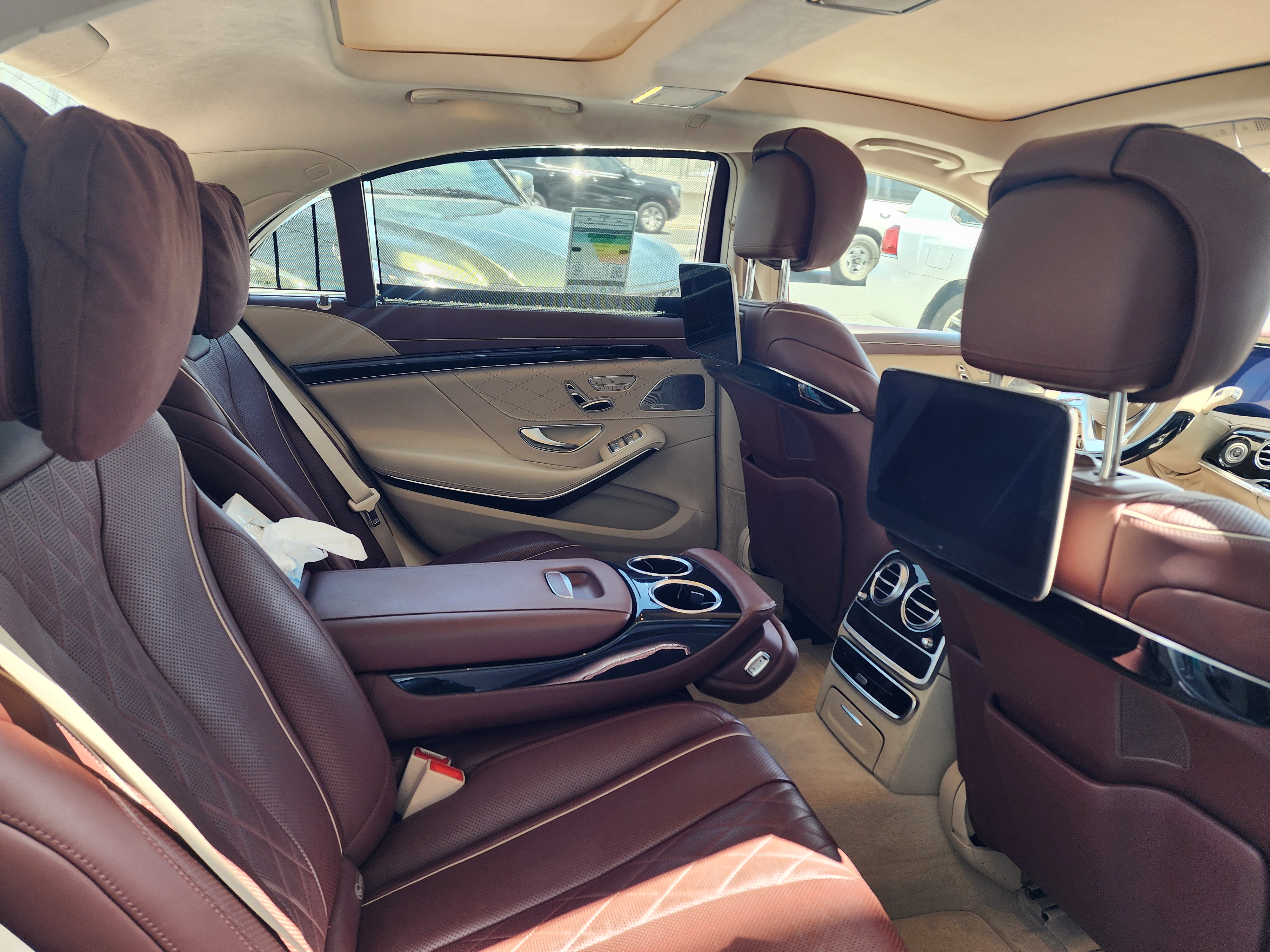 Mercedes-Benz S-Class Sedan 560 - Image 3