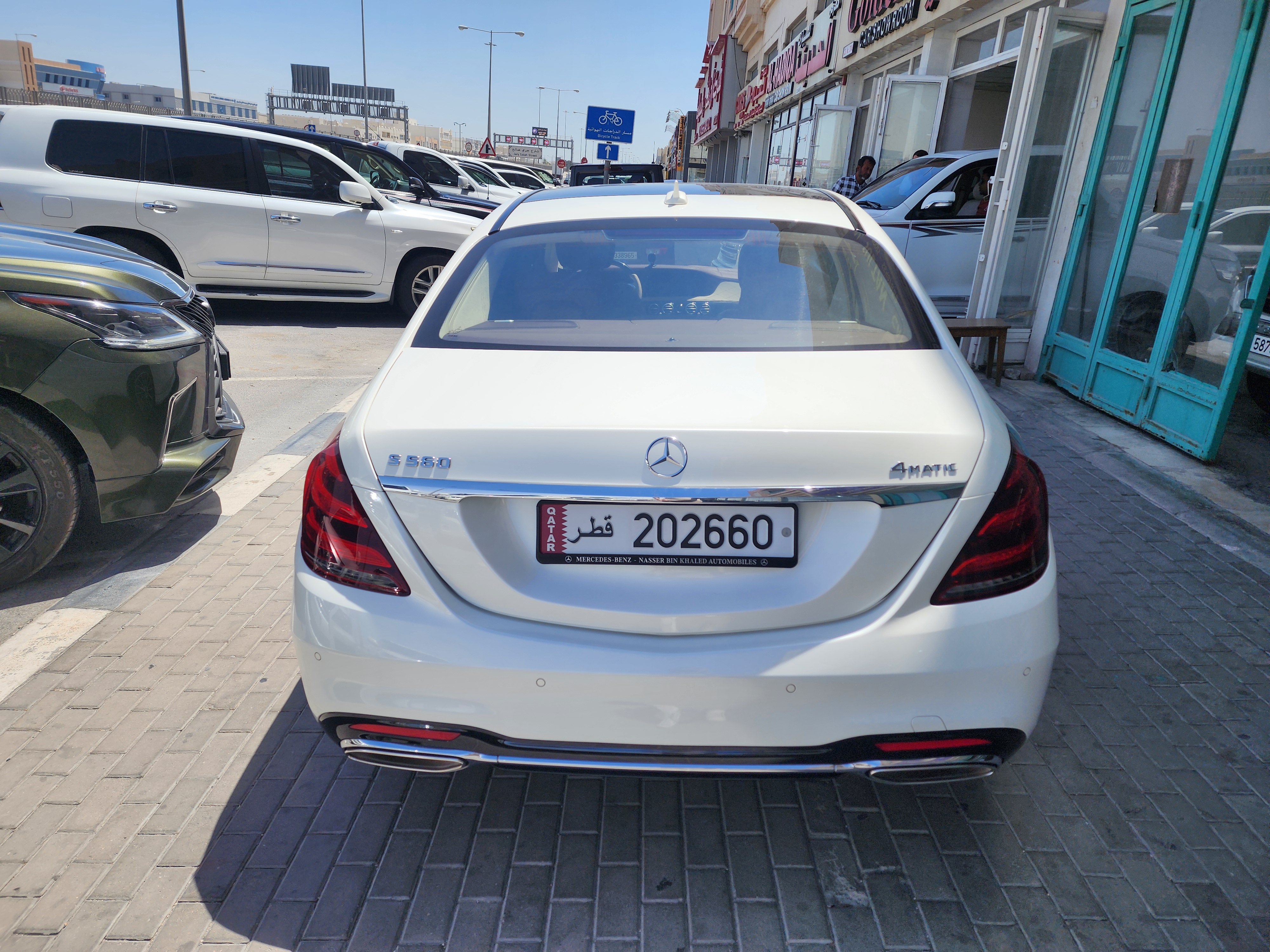 Mercedes-Benz S-Class Sedan 560 - Image 4