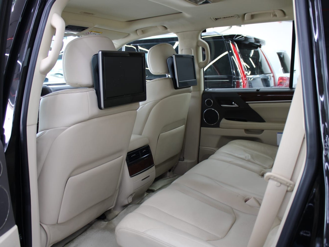 Lexus LX 570 S 2018 - Image 3