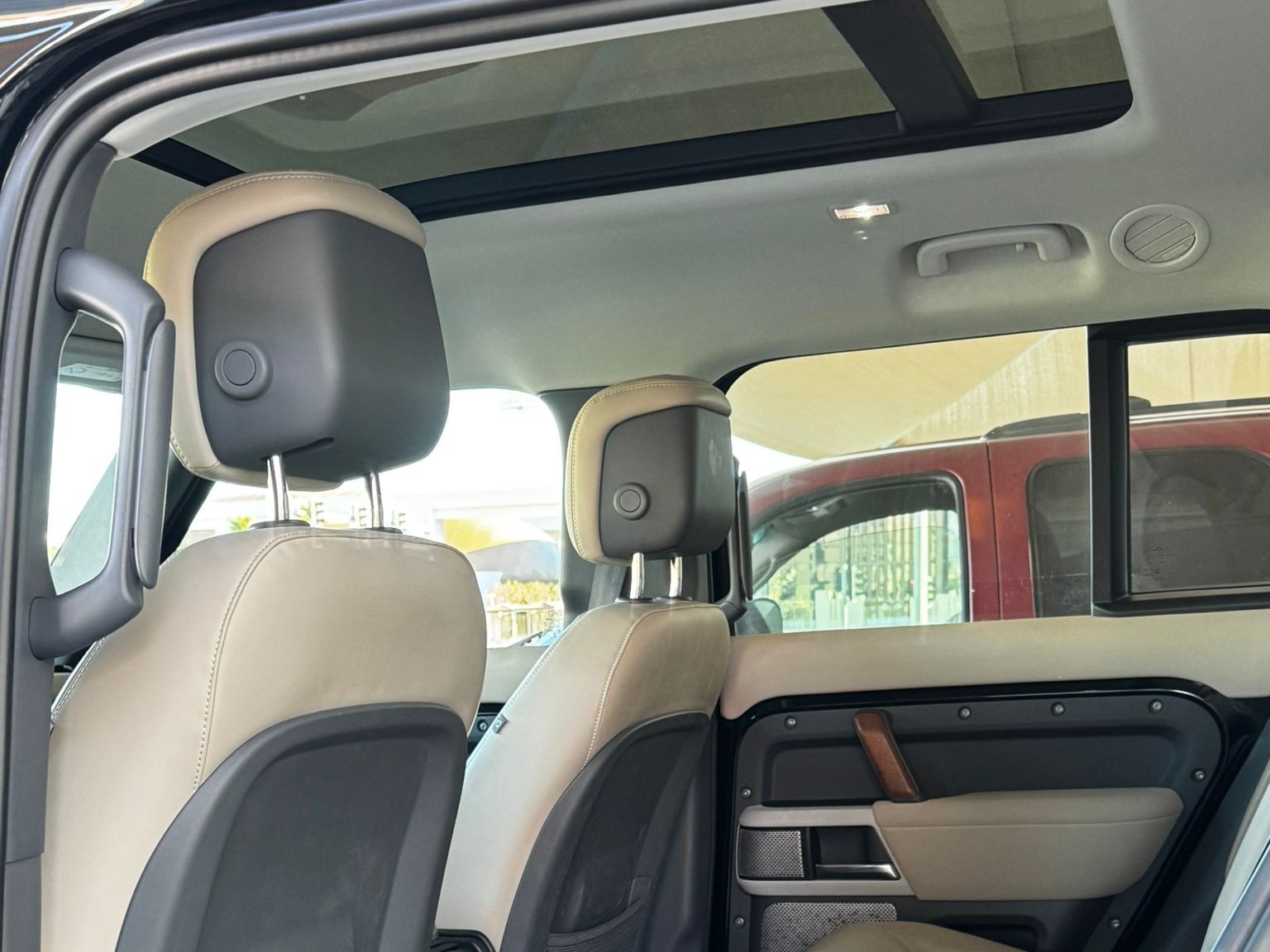Land Rover Defender 130 HSE 2023 - Image 3