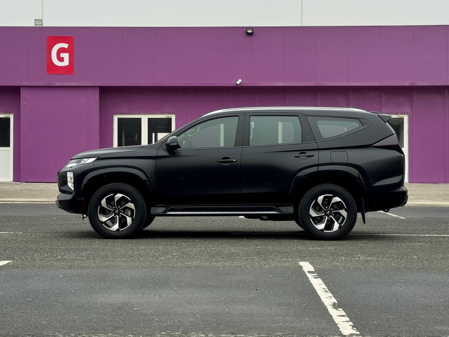 Mitsubishi montero  sport 2024 - Image 2