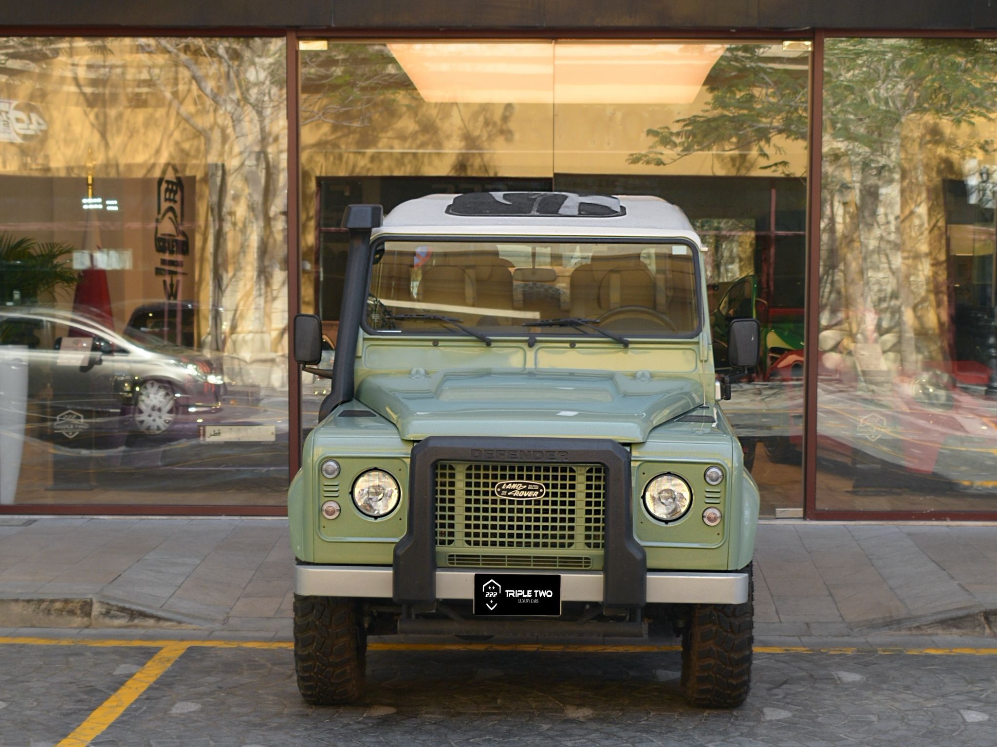 Land Rover Defender 2016 - Image 1