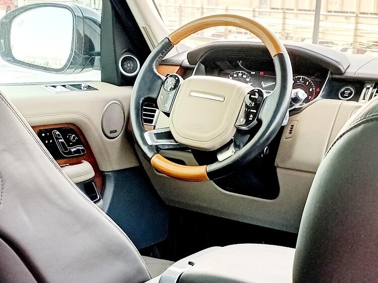 Land Rover Range Rover Vogue SE SuperCharged 2018 - Image 4