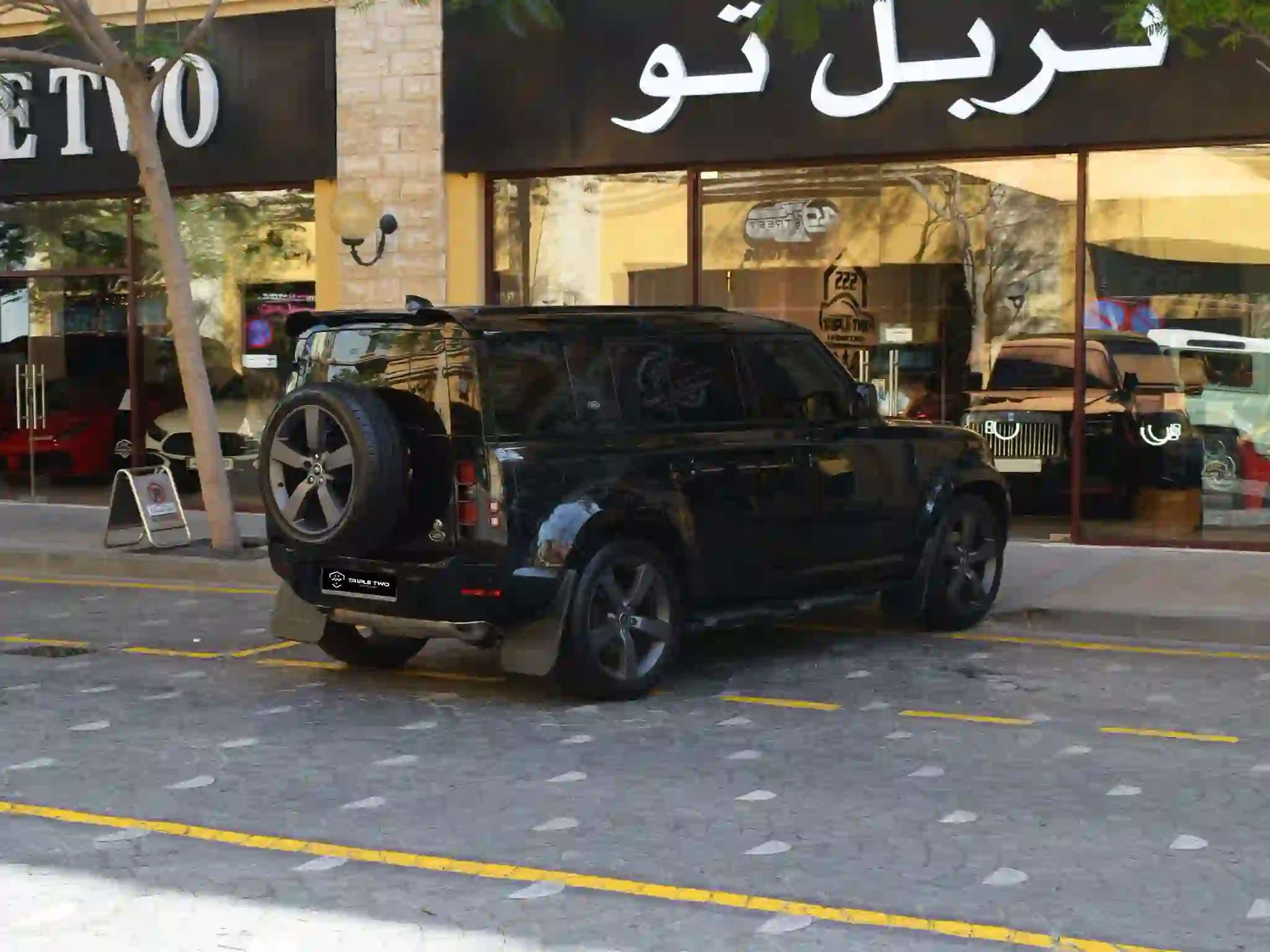 Land Rover Defender 110 2023 - Image 2