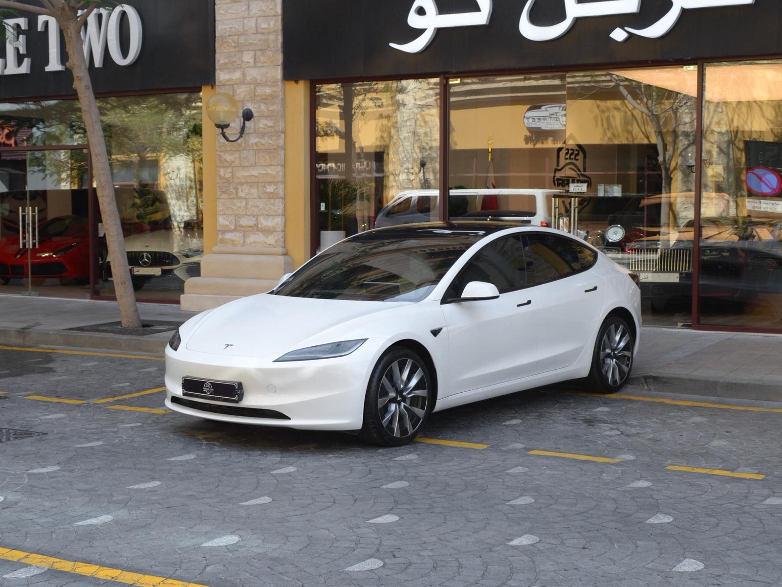 Tesla Model 3  Long Range 2025 - Image 2