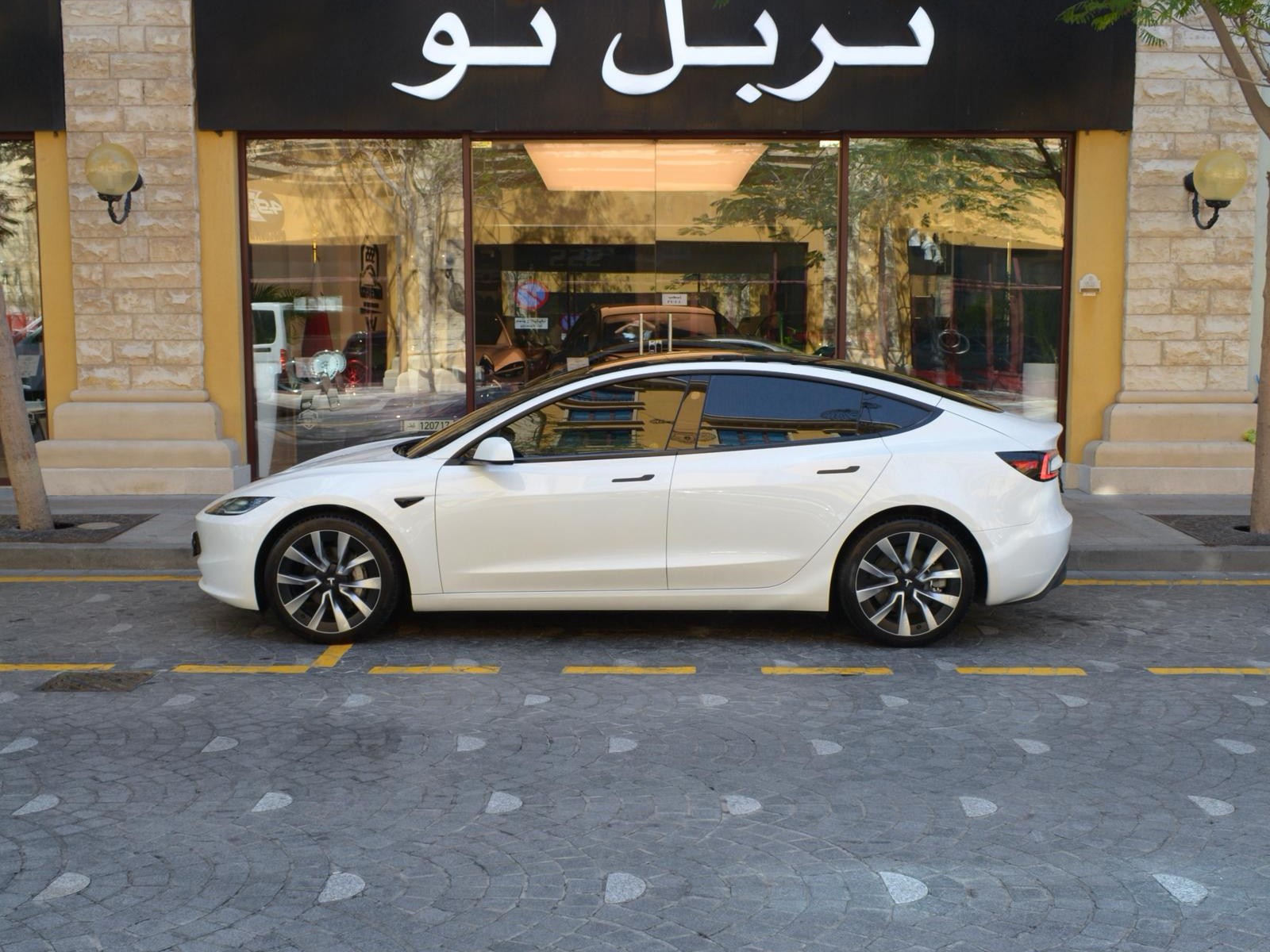Tesla Model 3  Long Range 2025 - Image 3