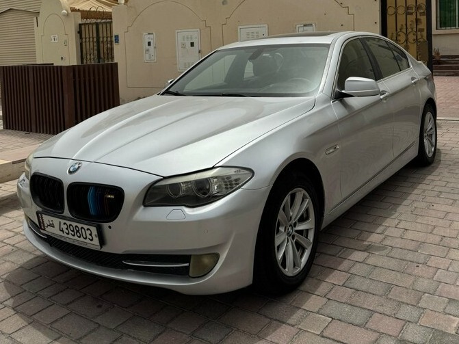 BMW 5-Series 523 i 2011