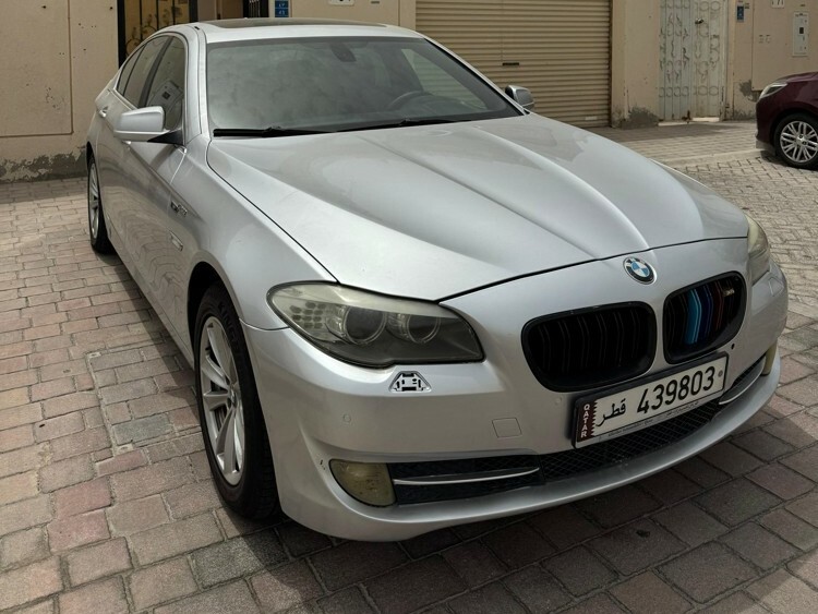 BMW 5-Series 523 i 2011 - Image 2
