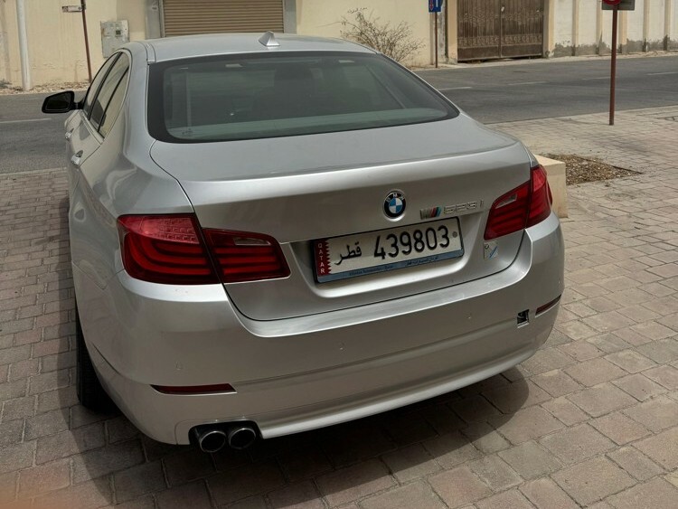 BMW 5-Series 523 i 2011 - Image 3